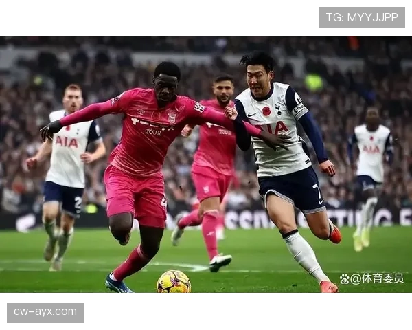 混战中的明星：球场上的高光时刻与非凡表现