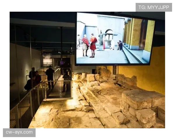 贝林厄姆赛后从背包里掏出的东西，瞬间把更衣室变成奢侈品展